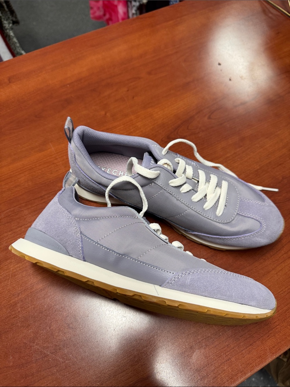 Skechers sneakers size 8.5 // 090272